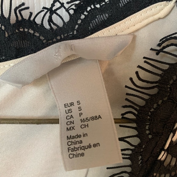 H&M Black lace V-Neck Dress - Picture 4 of 4